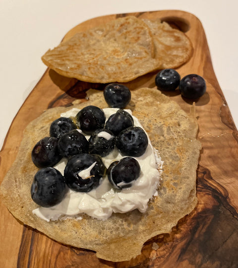 Gluten free, vegan and organic flatbread with blueberries and Greek yogurt 